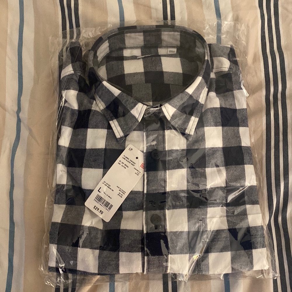 Uniqlo Flannel checkered long sleeve shirt